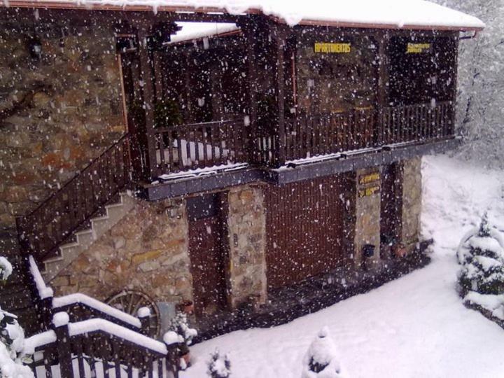 Alojamientos Rurales El Fontano Galende Esterno foto
